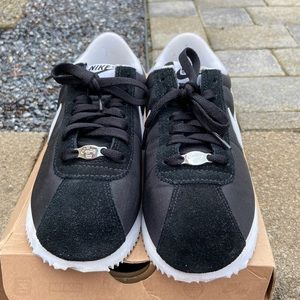 Nike Womens Cortez Basic Nylon - size 7
